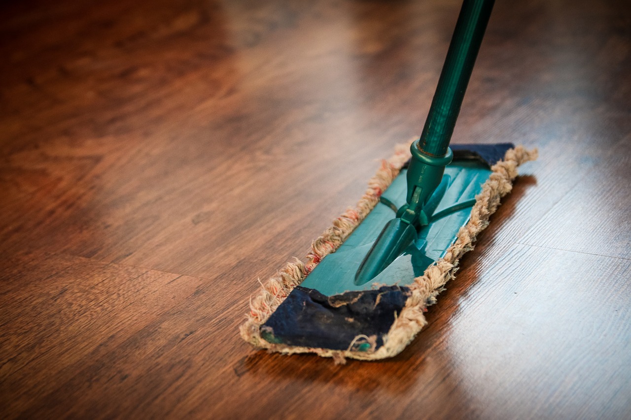 Cleaning a hardwood floor